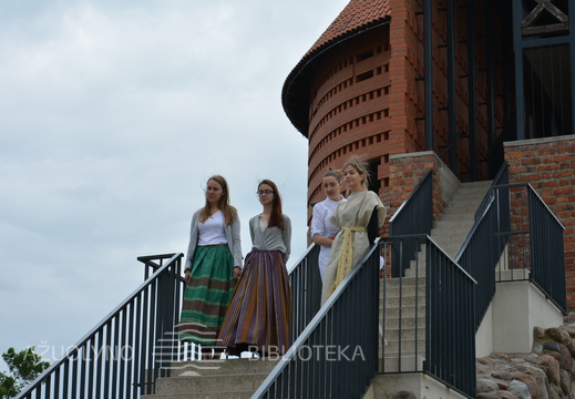 Skaitymai „Legendos apie Kauną“ Kauno pilyje ir žaidimai pilies kieme