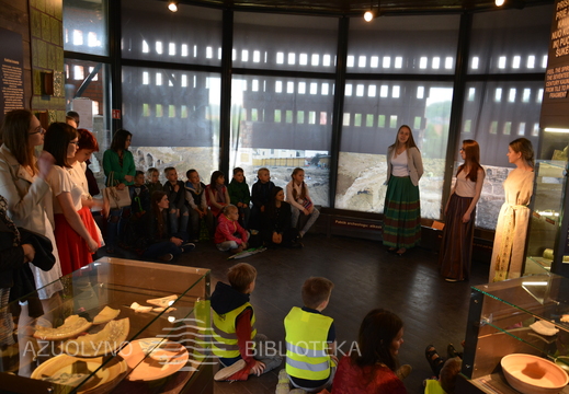 Skaitymai „Legendos apie Kauną“ Kauno pilyje ir žaidimai pilies kieme