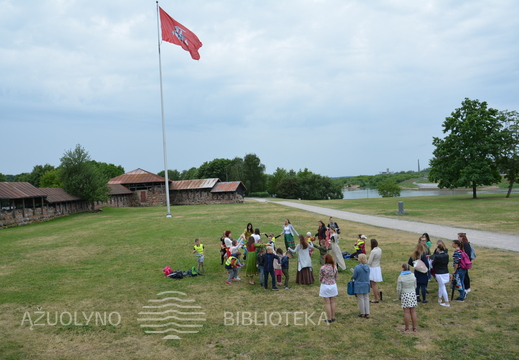 Skaitymai „Legendos apie Kauną“ Kauno pilyje ir žaidimai pilies kieme