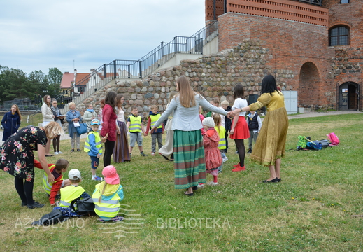 Skaitymai „Legendos apie Kauną“ Kauno pilyje ir žaidimai pilies kieme