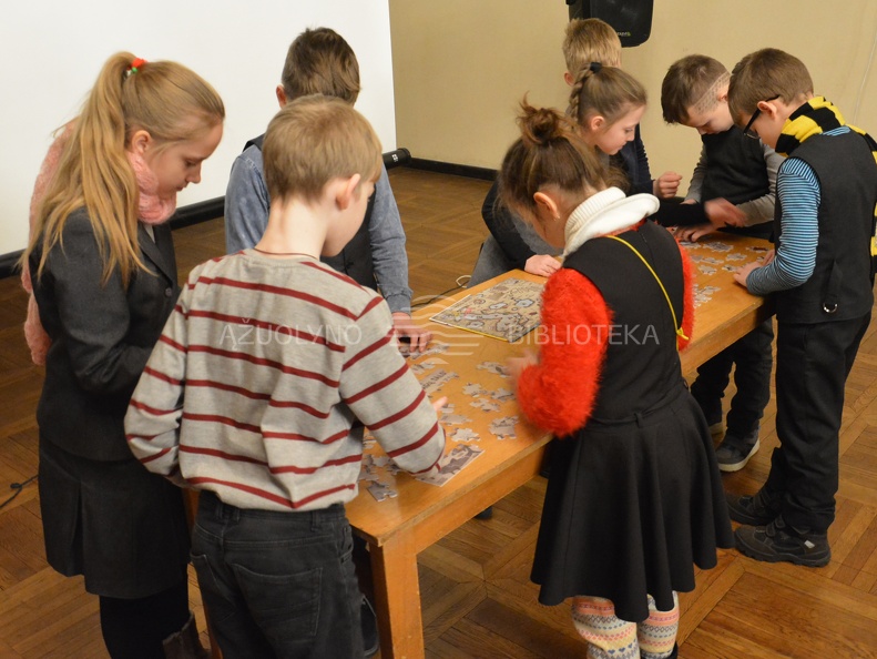 Kuri komanda greičiau sudėlios dėlionę?