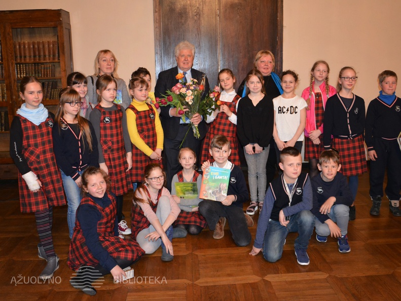 J. Naujalio muzikos gimnazijos moksleiviai