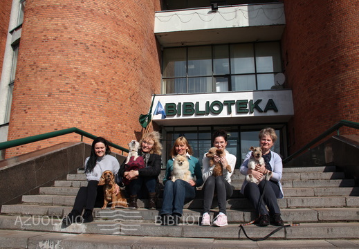 „Šuns diena“ bibliotekoje