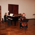 Violončele griežia Asta Krištaponienė, fortepijonu akompanuoja Rūta Blaškytė