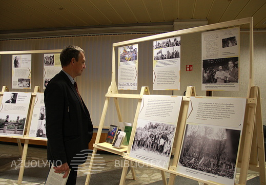 A. Juozaitis prie Algirdui Patackui atminti skirtos parodos