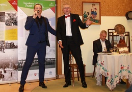 Operos solistas Egidijus Bavikinas ir renginio vedėjas Vilius Kaminskas