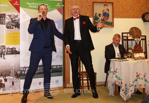 Operos solistas Egidijus Bavikinas ir renginio vedėjas Vilius Kaminskas