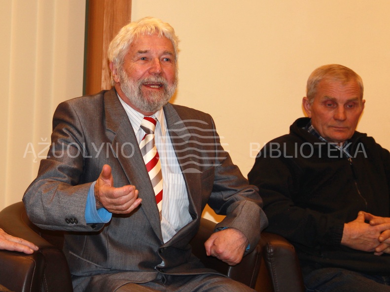 Vienas iš ąžuolyno sumanytojų prof. Vygandas Čaplikas