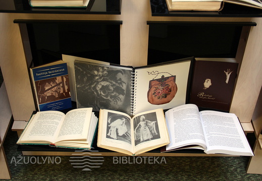 Parodos fragmentas: Onos Rymaitės rankinė (saugoma Lietuvos teatro, kino ir muzikos muziejuje) 