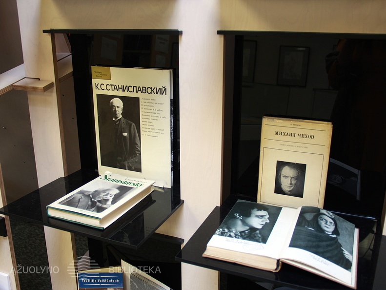 Leidinių ir dokumentų paroda "Michailas Čechovas - ateities teatro vedlys"