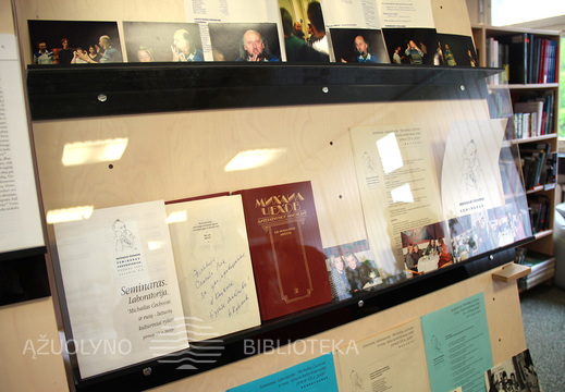 Leidinių ir dokumentų paroda "Michailas Čechovas - ateities teatro vedlys"