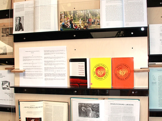 Leidinių ir dokumentų paroda "Michailas Čechovas - ateities teatro vedlys"