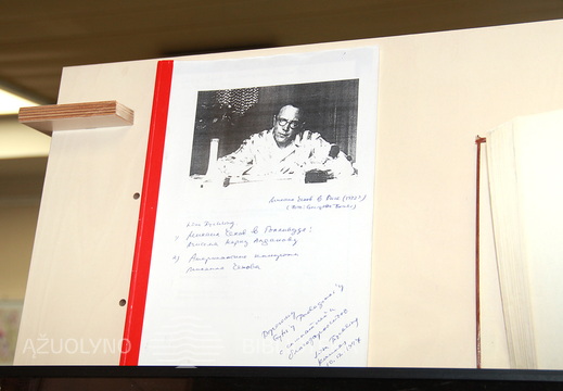 Suomių teatrologės Liisos Byckling dovanotas rankraštis su dedikacija