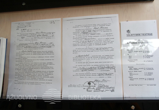 Darbo sutarties, pasirašytos Valstybės teatro direktoriaus Andriaus Olekos Žilinsko ir Michailo Čechovo, bei jo kūrybos vakaro programos kopijos (1932)