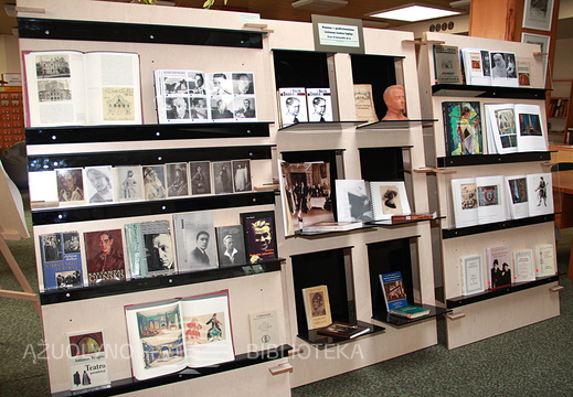 Leidinių ir dokumentų paroda "Kaunas - profesionalaus Lietuvos teatro lopšys"