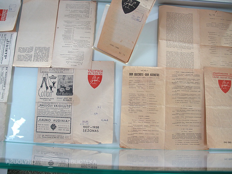 Leidinių ir dokumentų paroda "Kaunas - profesionalaus Lietuvos teatro lopšys"