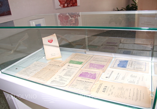 Leidinių ir dokumentų paroda "Kaunas - profesionalaus Lietuvos teatro lopšys"