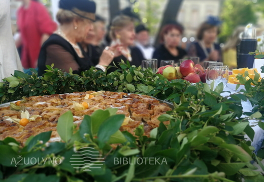 Vokalinio ansambilio „Pinija“ damos