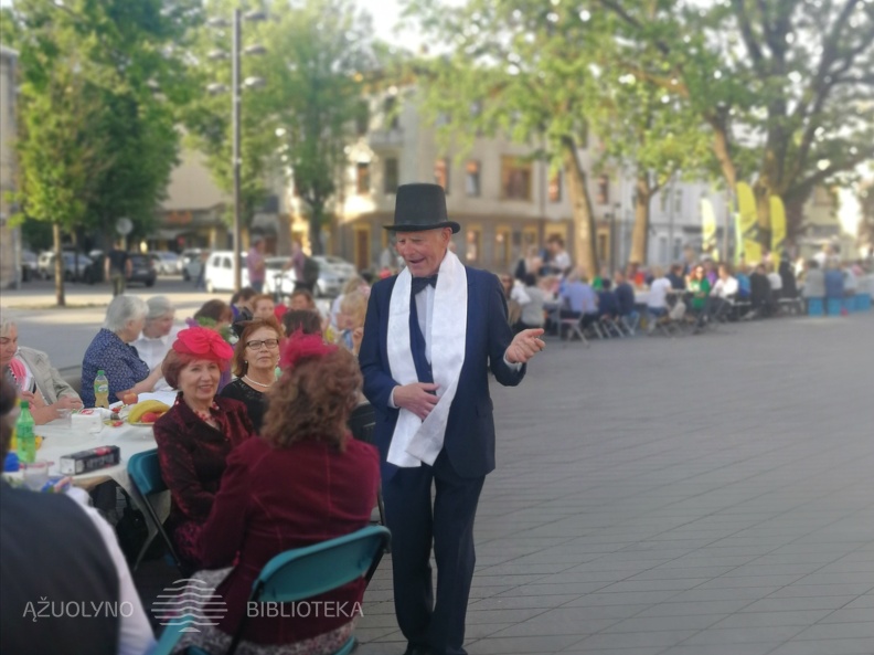 Vokalinio ansambilio „Pinija“ maestro