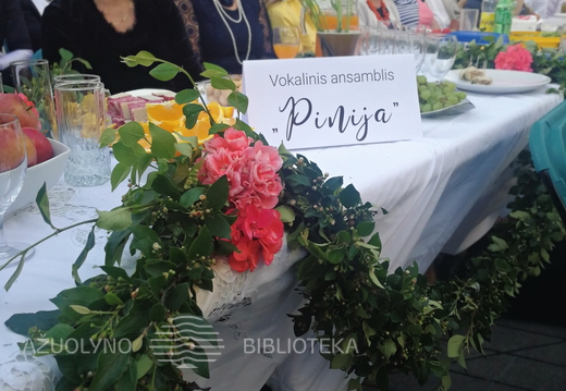 Vokalinio ansambilio „Pinija“ damos