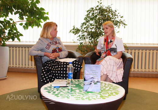 Autorė Živilė Galdikienė ir knygų tinklaraštininkė Greta Brigita
