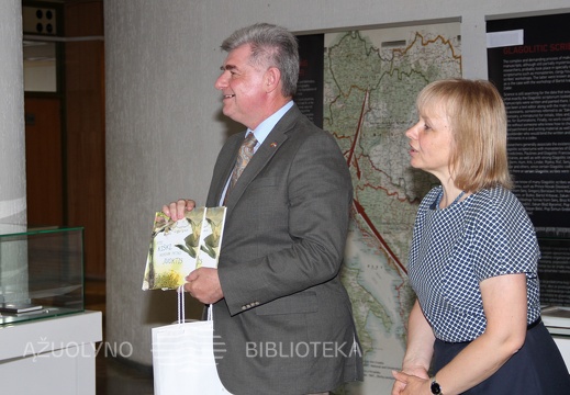 Kroatijos ambasadorius Krešimir Kedmenec ir  jo asistentė Jurga Jozič