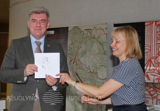 Kroatijos ambasadorius Krešimir Kedmenec ir  jo asistentė Jurga Jozič