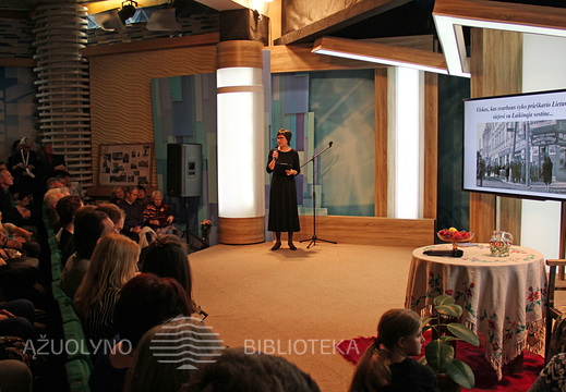 Parodą  „Anuomet Kaune“ pristato jos rengėja  Dalia Giniuvienė