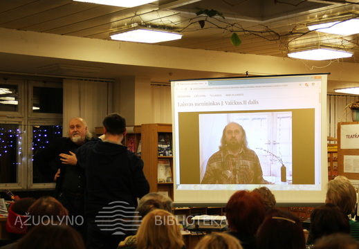 Ekrane - fragmentas iš TV laidų ciklo "Tūkstantmečio akimirkos"