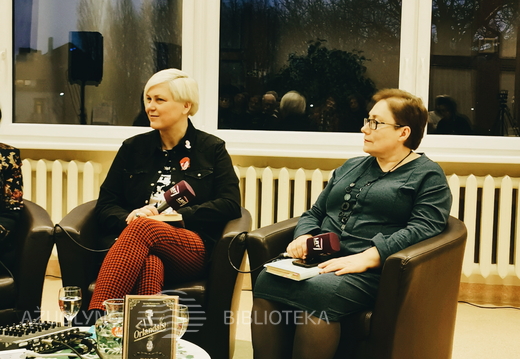 Menotyrininkė Laima Kreivytė ir literatūrologė dr. Solveiga Daugirdaitė