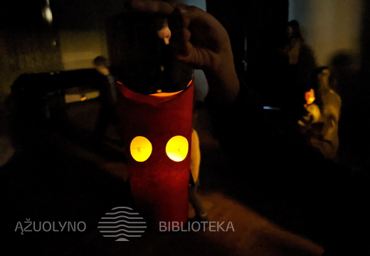 Tamsoje šviečiantys apuokai