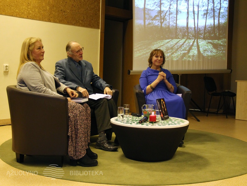 Knygos autorė R. Ambraziejienė, etnologas A. Žarskus