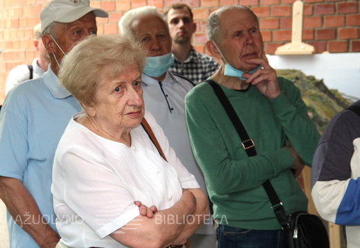 Į parodos atidarymą susirinko ir tremtinių vaikai