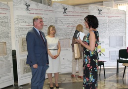 Bibliotekos svečius sveikina KAVB direktorės pavaduotoja Reda Puzerauskienė