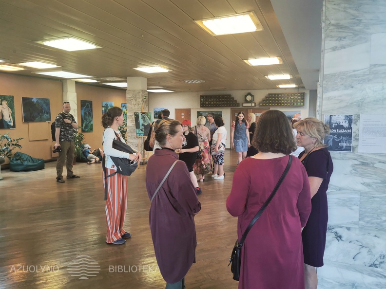 Parodos atidarymo akimirka