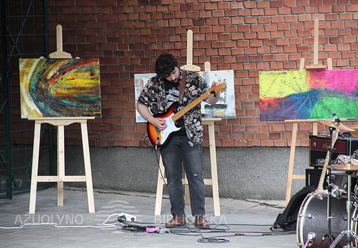 VASAROS GALERIJA: Louder Than Mice koncertas ir  „pamirštų“ paveikslų paroda