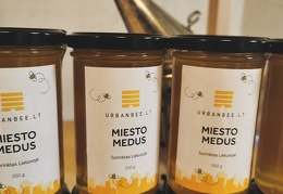 Miesto bitininkystės ir medaus produktų pristatymas su iiniciatyvos Urbanbee.lt sumanytojais