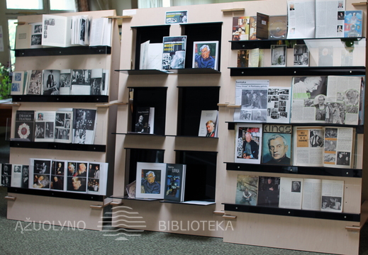 Leidinių ir dokumentų parodos "Algimantą Masiulį prisimenant..." stendas