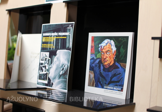 Leidinių ir dokumentų parodos "Algimantą Masiulį prisimenant..." fragmentas