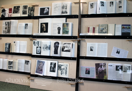 Leidinių ir dokumentų parodos "Algimantą Masiulį prisimenant..." stendas