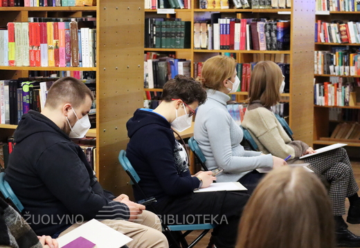 BIBLIOZAURAS: siaubo mito kūrimas. Kūrybinio rašymo dirbtuvės su Sandra Bernotaite 