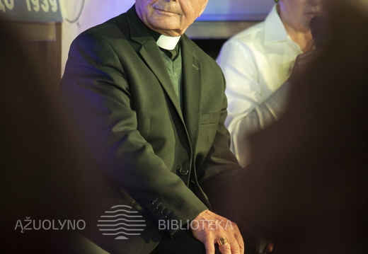 Kardinolas Sigitas Tamkevičius SJ ir fondo „Bažnyčios kronika“ direktorė Diana Adomaitienė