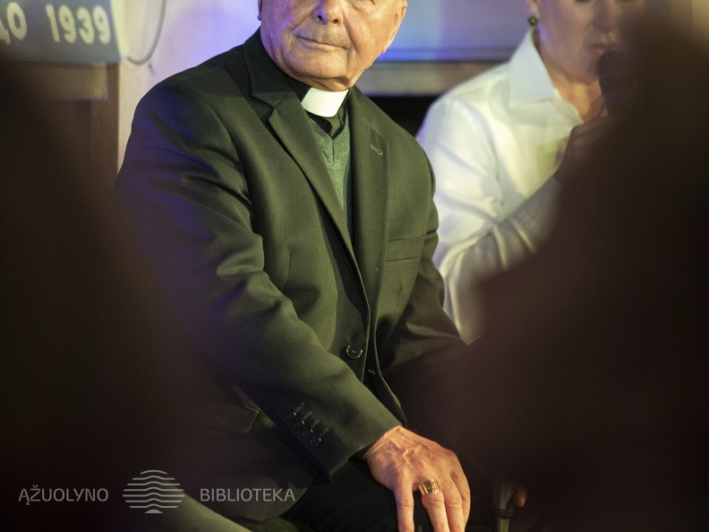 Kardinolas Sigitas Tamkevičius SJ ir fondo „Bažnyčios kronika“ direktorė Diana Adomaitienė