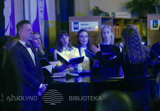  Dainininkas Linas Adomaitis  ir mišrus jaunimo choras „Exaudi“