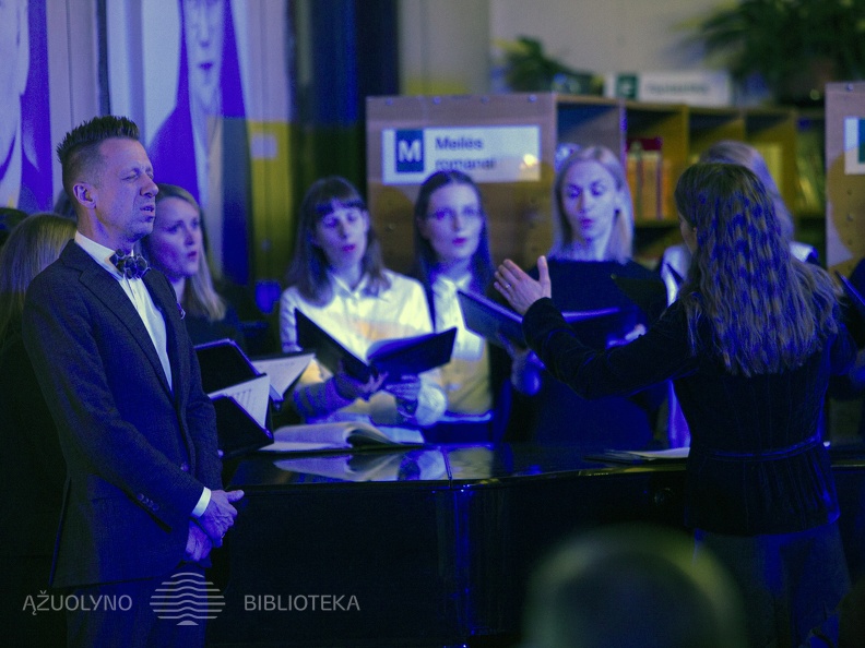  Dainininkas Linas Adomaitis  ir mišrus jaunimo choras „Exaudi“