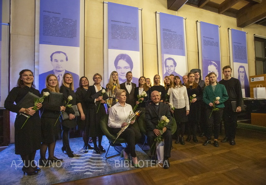 Kardinolas Sigitas Tamkevičiumius SJ, fondo „Bažnyčios kronika“ direktorė Diana Adomaitiene