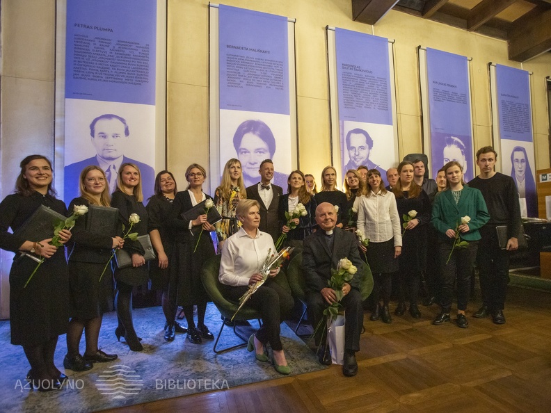 Kardinolas Sigitas Tamkevičiumius SJ, fondo „Bažnyčios kronika“ direktorė Diana Adomaitiene