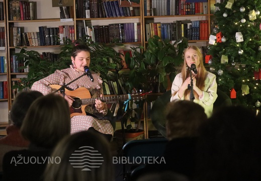 Koncertas  „Poezija tarp knygų“