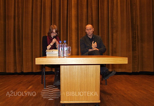 Sigitas Parulskis ir Skaitytojų klubo įkūrėja Raminta Nagelytė