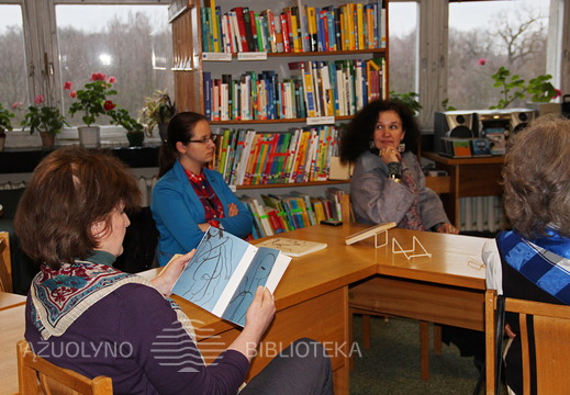 Renginio dalyviai turėjo galimybę apžiūrėti Aldona Gustas dovanotas knygas